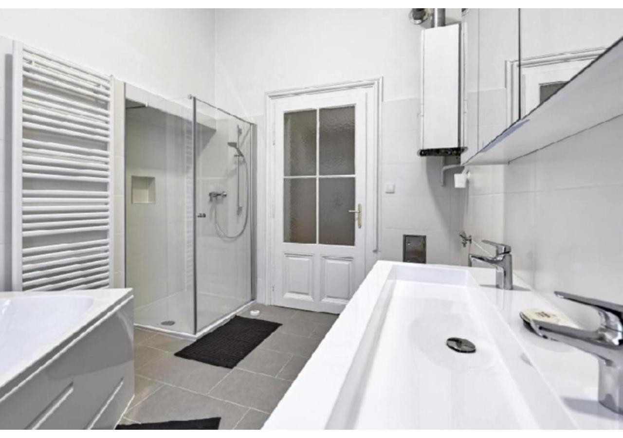 Luxurious, 2 Min To Casino And Roemertherme Apartment Baden Exterior photo