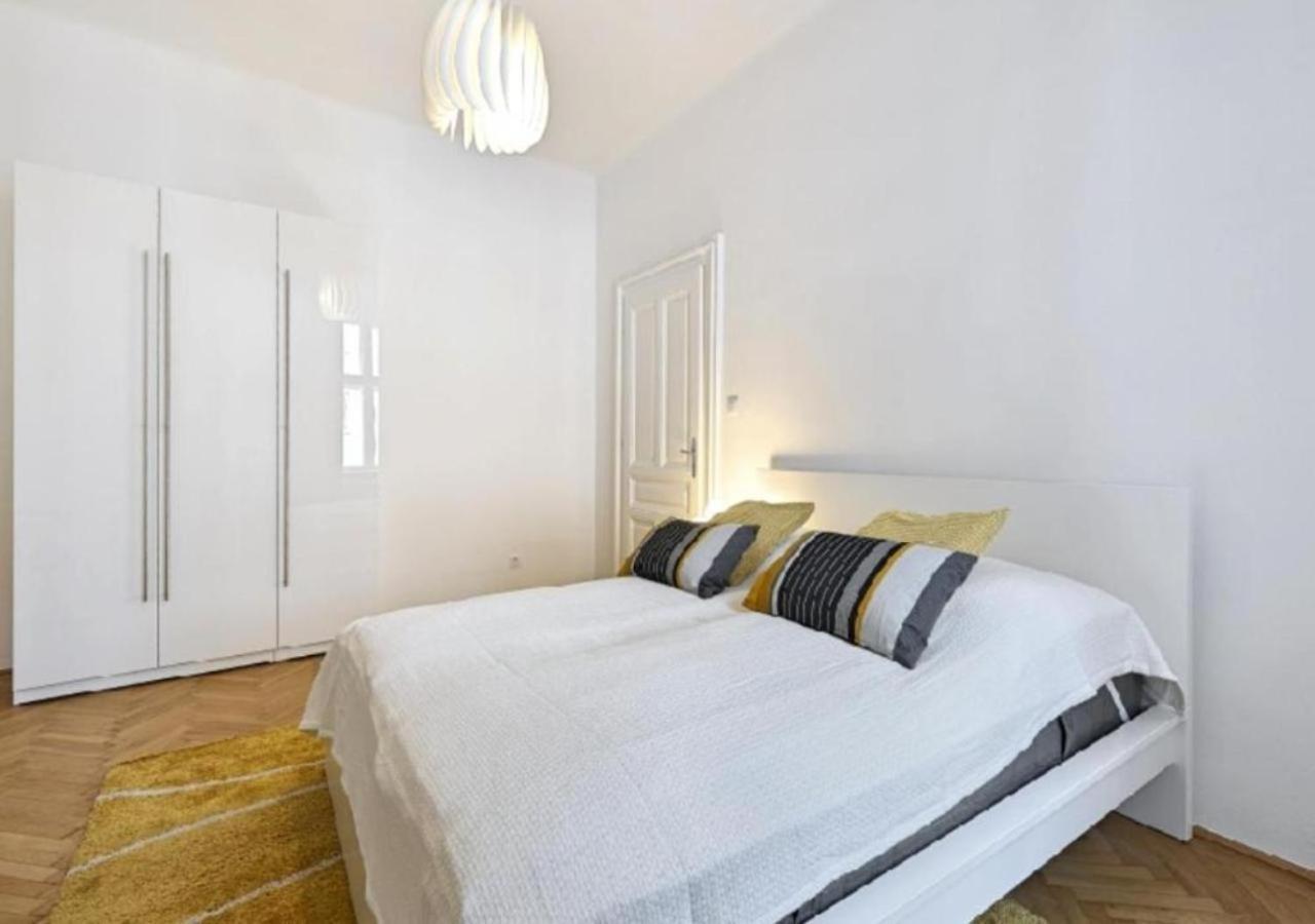 Luxurious, 2 Min To Casino And Roemertherme Apartment Baden Exterior photo