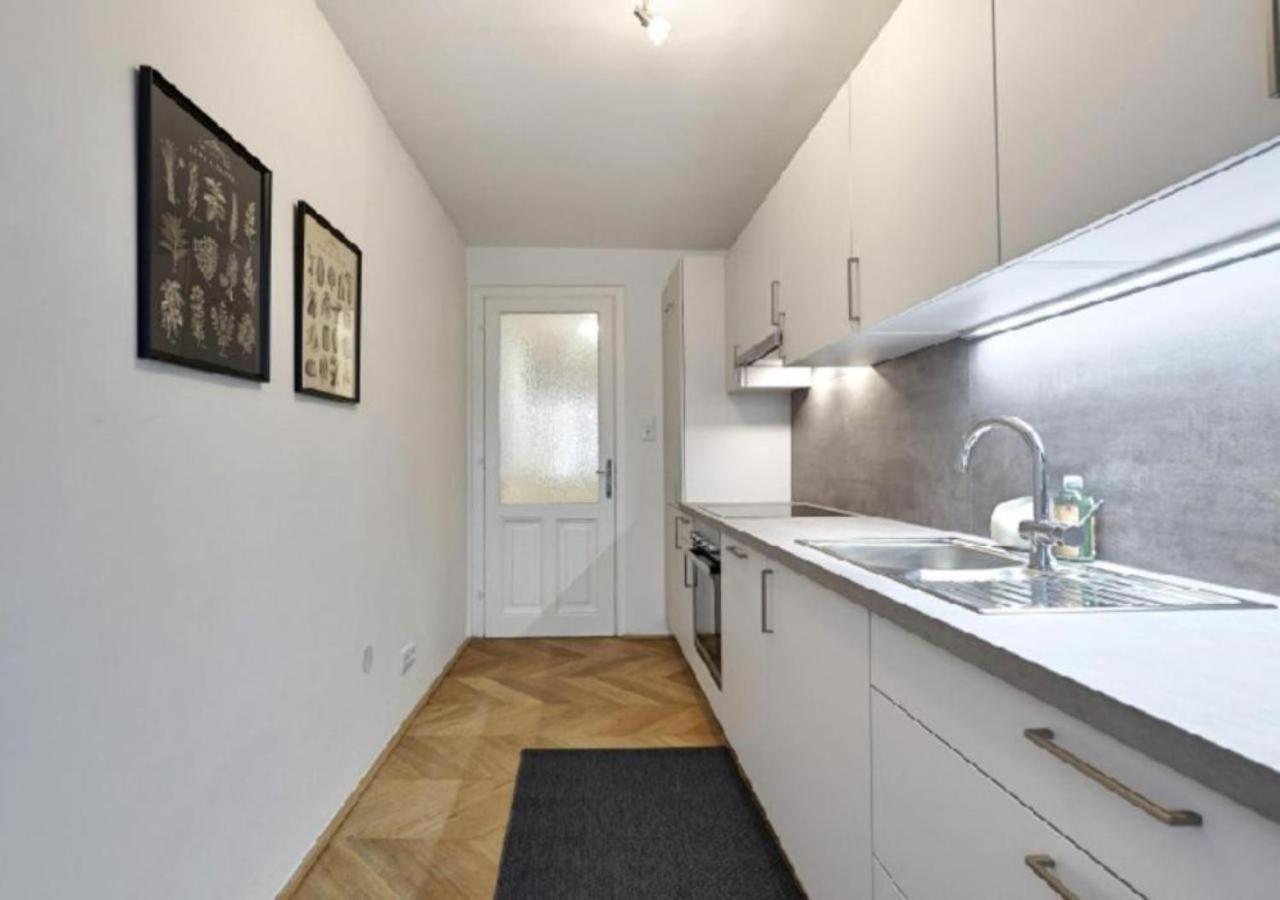 Luxurious, 2 Min To Casino And Roemertherme Apartment Baden Exterior photo